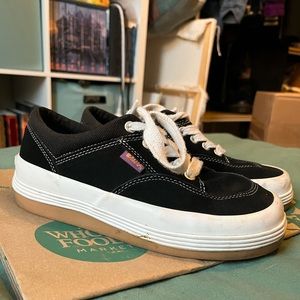 unif the phoebes black sneakers
